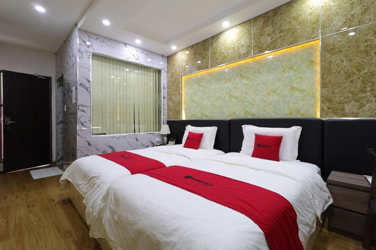 RedDoorz Plus Vienna Hotel Ho Chi Minh-stad Buitenkant foto