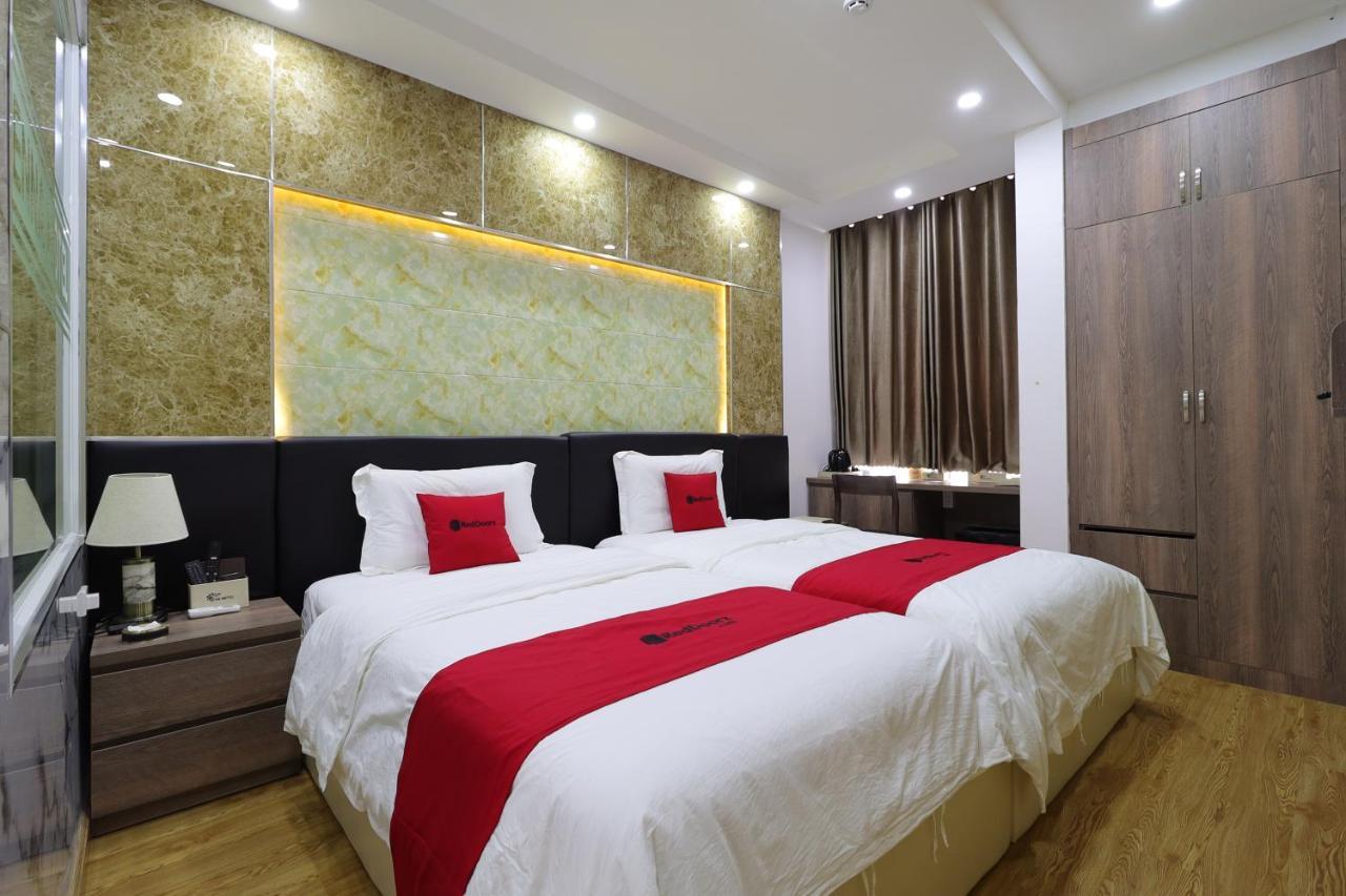 RedDoorz Plus Vienna Hotel Ho Chi Minh-stad Buitenkant foto