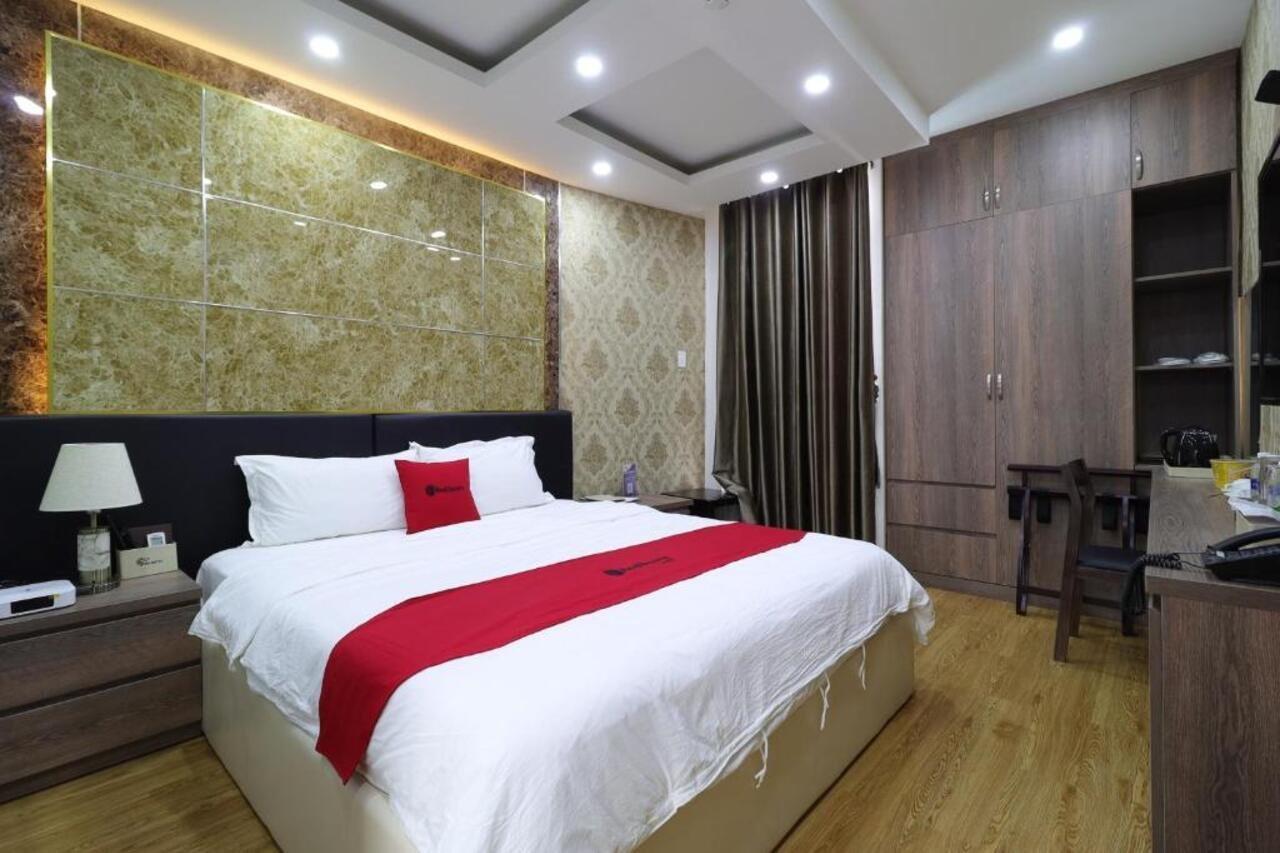 RedDoorz Plus Vienna Hotel Ho Chi Minh-stad Buitenkant foto